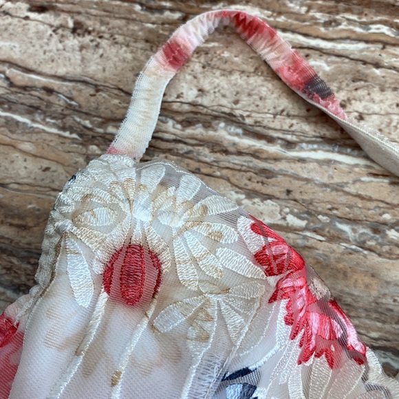 2/$20. Incredible Papillon ladies bra made in Italy in size 32B. - Picture 8 of 8